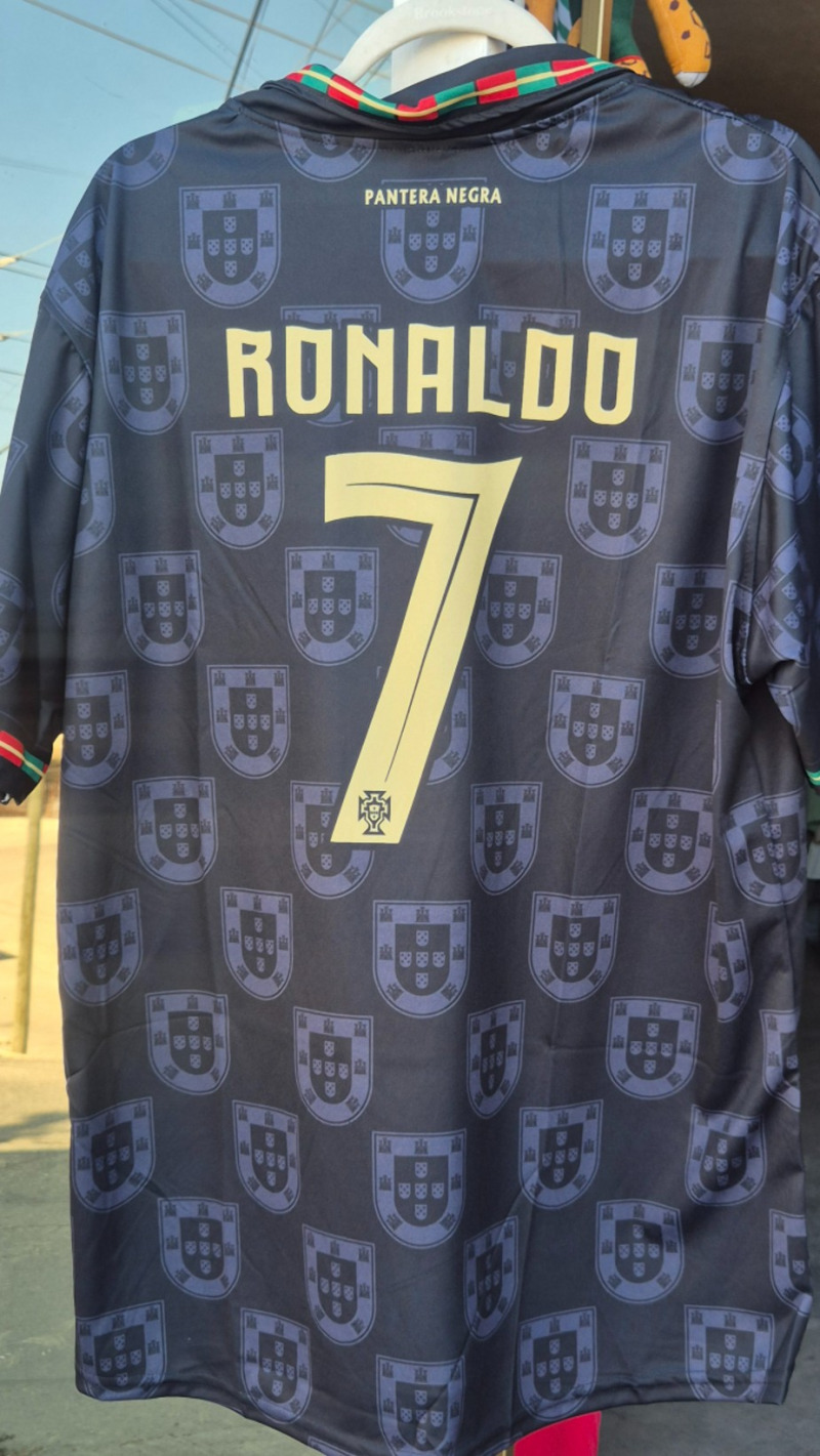 Camiaseta Ronaldo negra