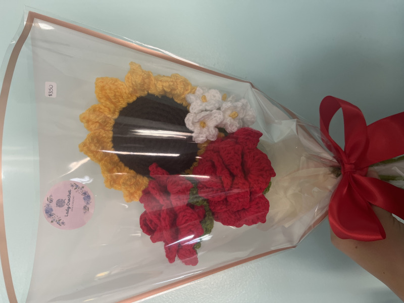 Ramo girasol,rosas rojas