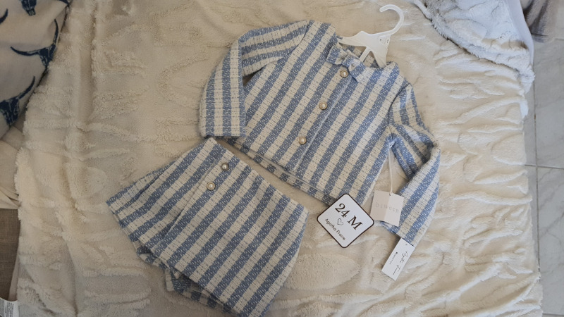 Conjunto niña azul falda saco