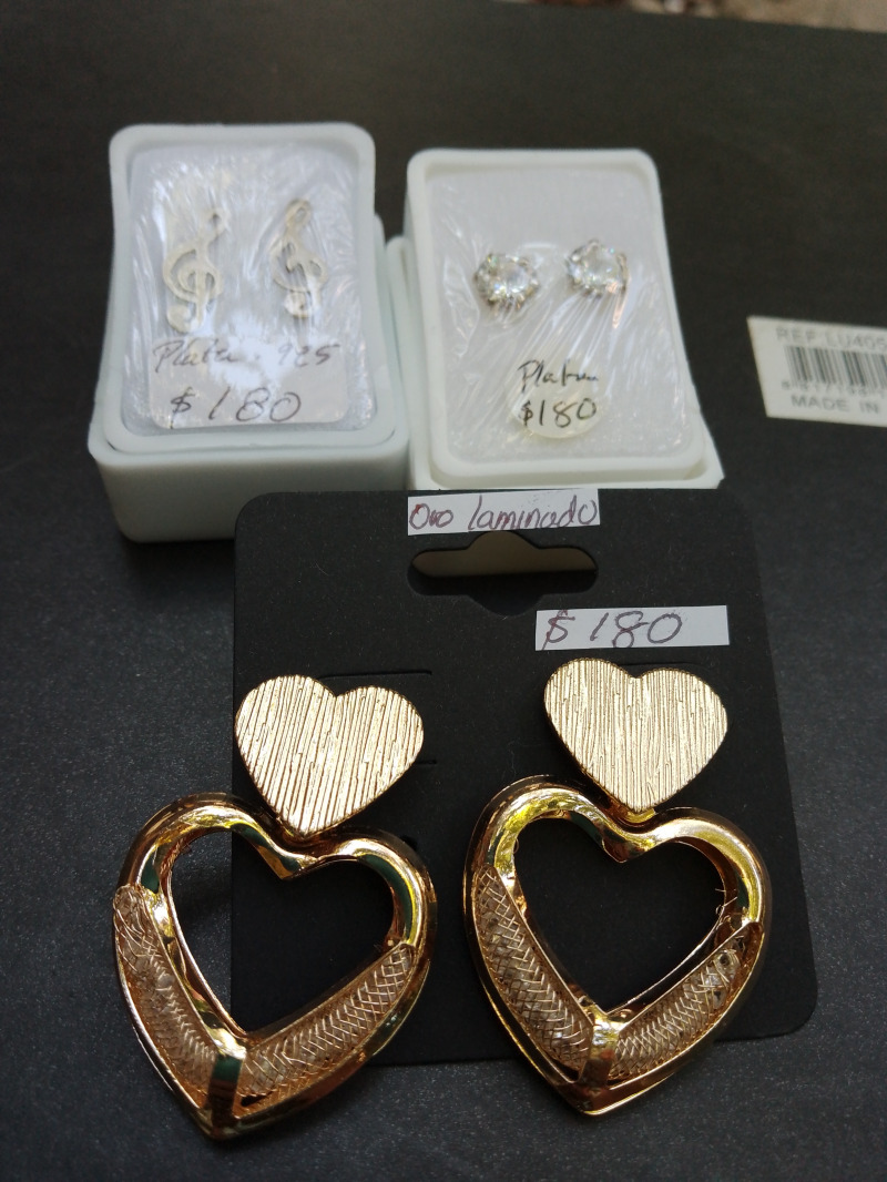 Broquel plata,arete oro laminado