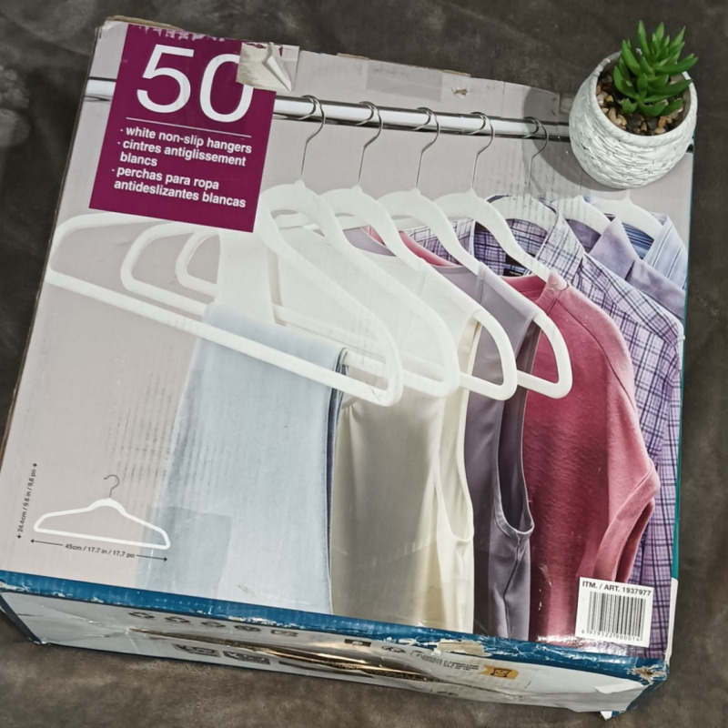 Caja De Ganchos De Ropa