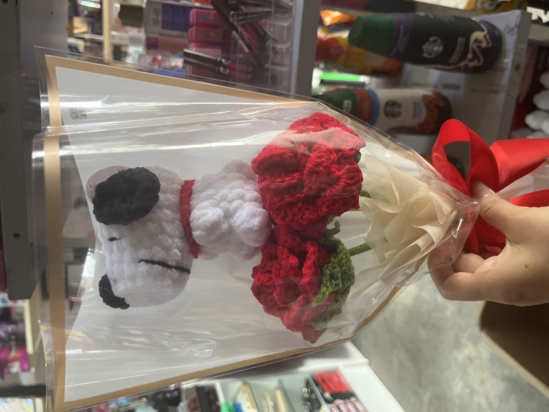 Ramos Snoopy con rosas