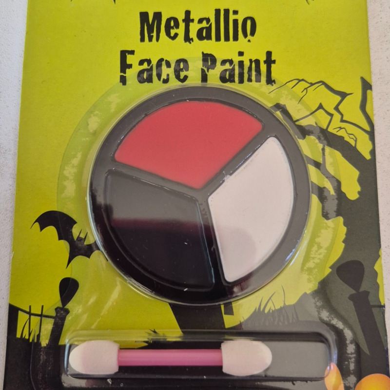 Metallio face paint